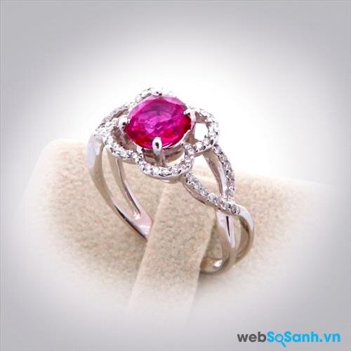 Nhẫn ruby màu hồng ngọc chính là chiếc nhẫn phù hợp nhất đối với người con gái nồng nhiệt, ấm áp thuộc cung Sư Tử