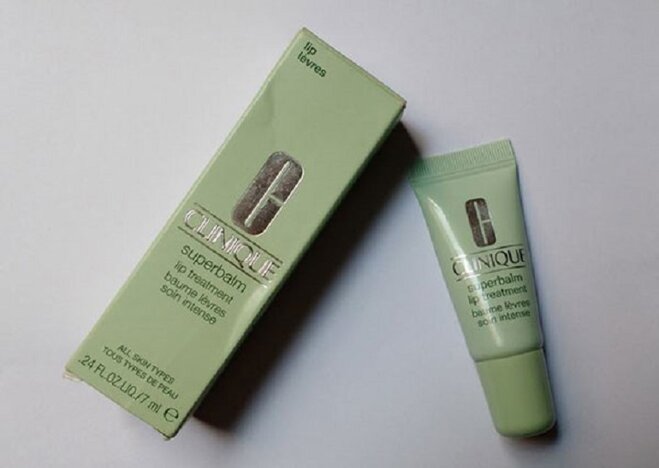 Son bóng không màu Clinique Superbalm Lip Treatment