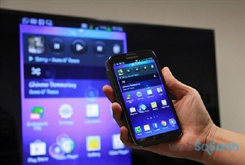 Screen Mirroring là tính năng kết nối thông minh cho phép hiển thị hình ảnh trực tiếp từ điện thoại thông minh Samsung