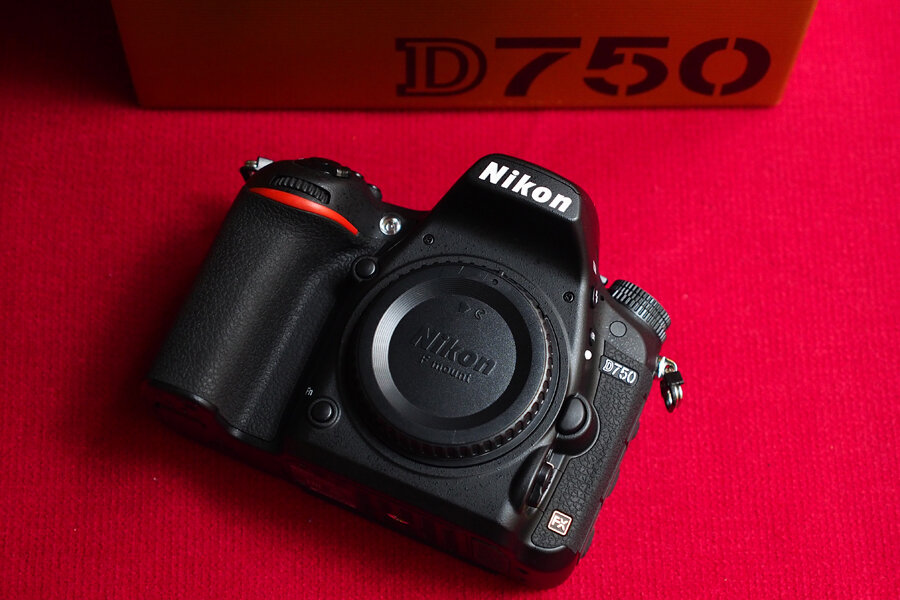 Alt + Caption: Nikon D750 có kiểu dáng bắt mắt, thiết kế gọn nhẹ