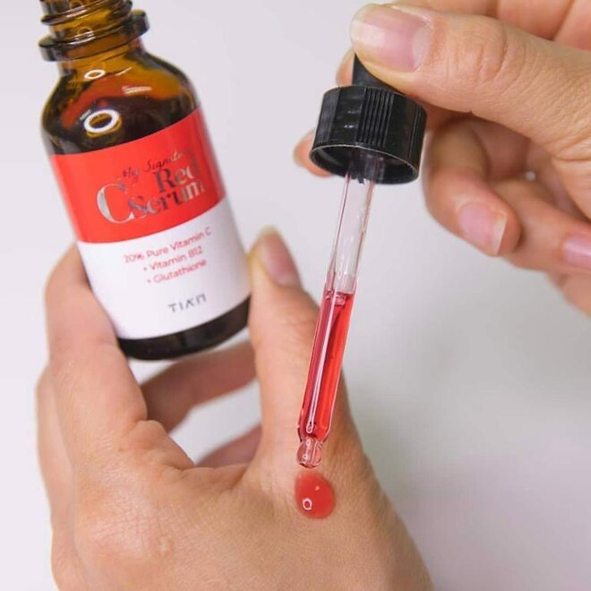 Serum Red C giúp tăng cường bảo vệ cho làn da được khỏe mạnh khỏi các hắc tố gây hại có trong tia UV từ ánh nắng mặt trời.