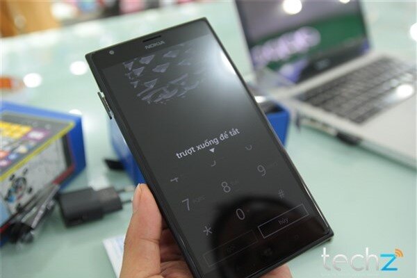 Mở hộp Lumia 1520 chính hãng tại Việt Nam: Trên cả tuyệt vời-image-1385719168767