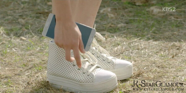 Đôi sneakers đang làm giới trẻ