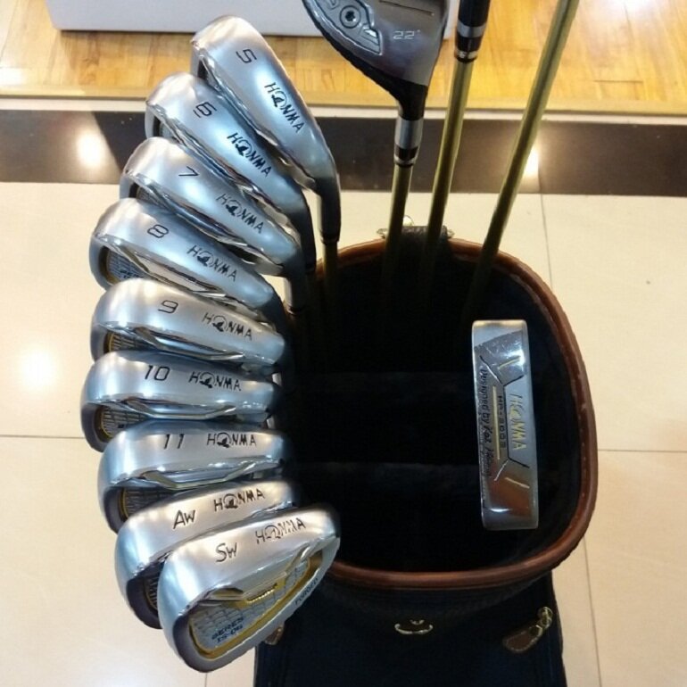 Một bộ gậy golf honma 2 sao tiêu chuẩn gồm có 14 cây gậy