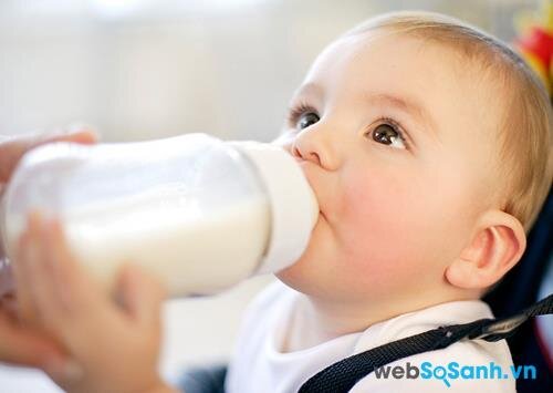 Dielac Optimum Step 1 còn bổ sung các chất dinh dưỡng cần thiết giúp bé phát triển hoàn thiện hệ thần kinh
