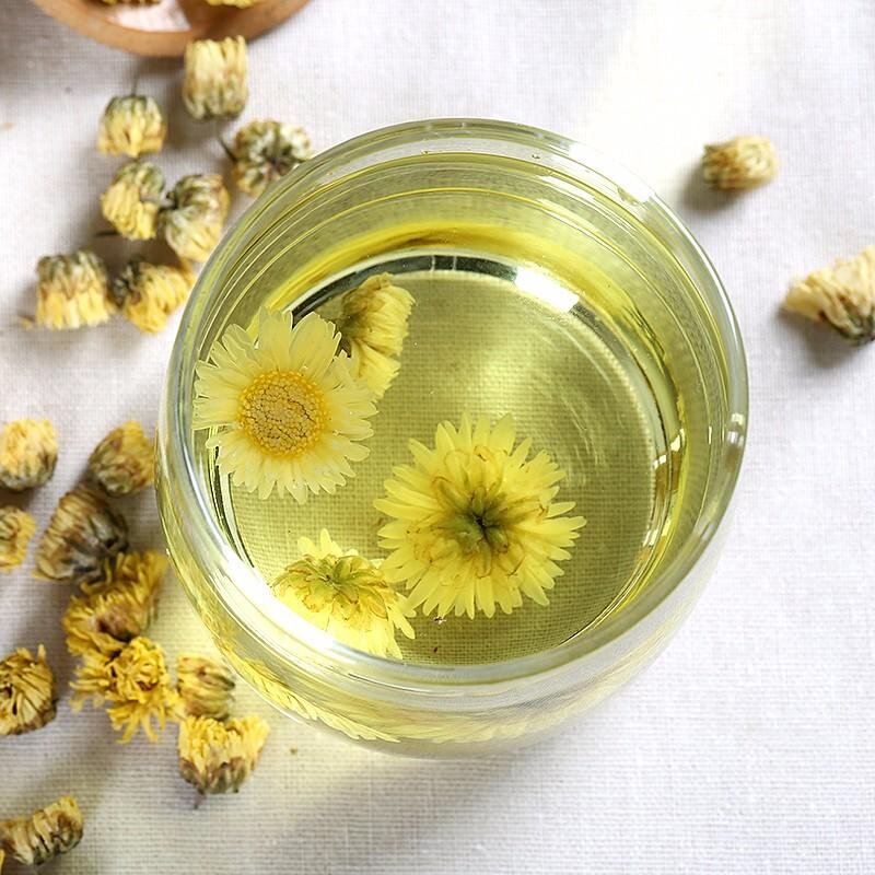 Chrysanthemum tea is diuretic, cools the liver and cools the body 