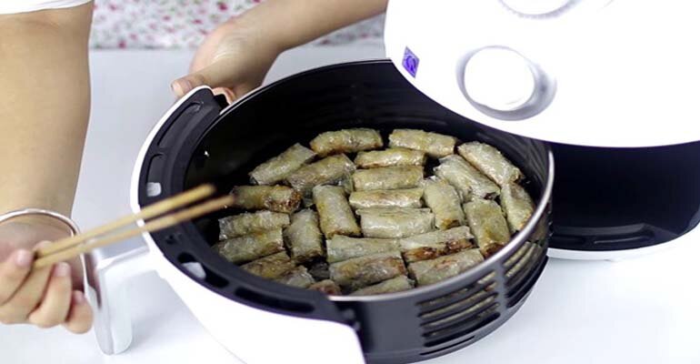 Nguyên nhân dẫn đến thức ăn chín không đều khi sử dụng nồi chiên sự cố thường gặp ở nồi chiên không dầu