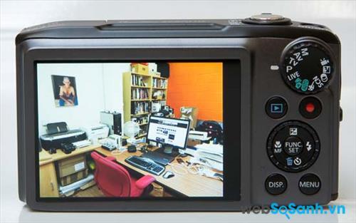 Mặt sau của máy ảnh như thường lệ vẫn là nơi đặt màn hình, Canon PowerShot SX270 HS sở hữu màn hình cảm ứng công nghệ TFT, kích thước 3 inch với 461 000 dot