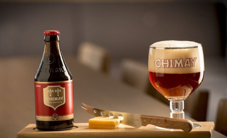 Bia Chimay đỏ - Giá khoảng: 65.000 vnd/ chai 330ml