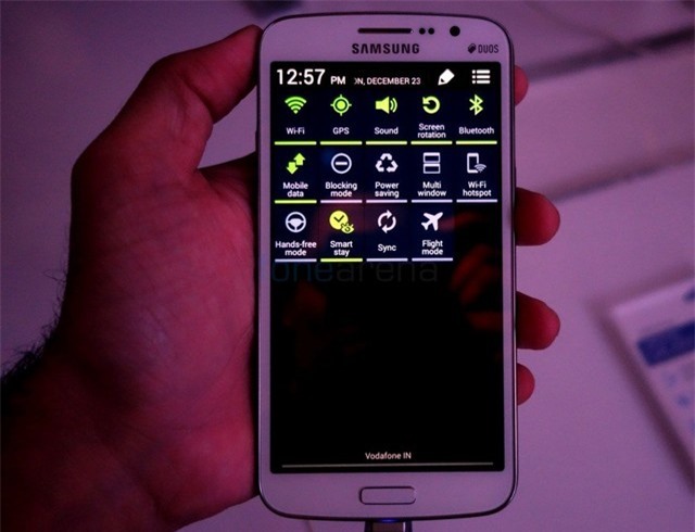 Cận cảnh thực tế Galaxy Grand 2 với thiết kế vay mượn từ Note 3