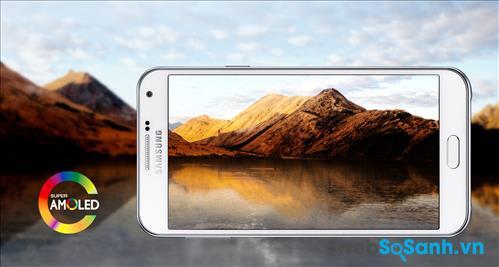 Galaxy E7 được Samsung trang trang bị một màn hình Super AMOLED rộng 5.5 inch độ phân giải lên tới 720 x 1280 pixel