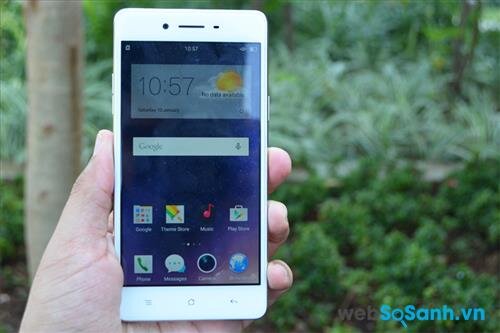 Điện thoại Oppo F1 có màn hình 5 inch độ phân giải HD (1280 x 720 pixel)