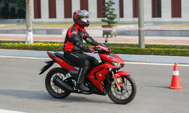 So sánh xe máy SYM Star SR 170cc và Honda Winner X 150cc