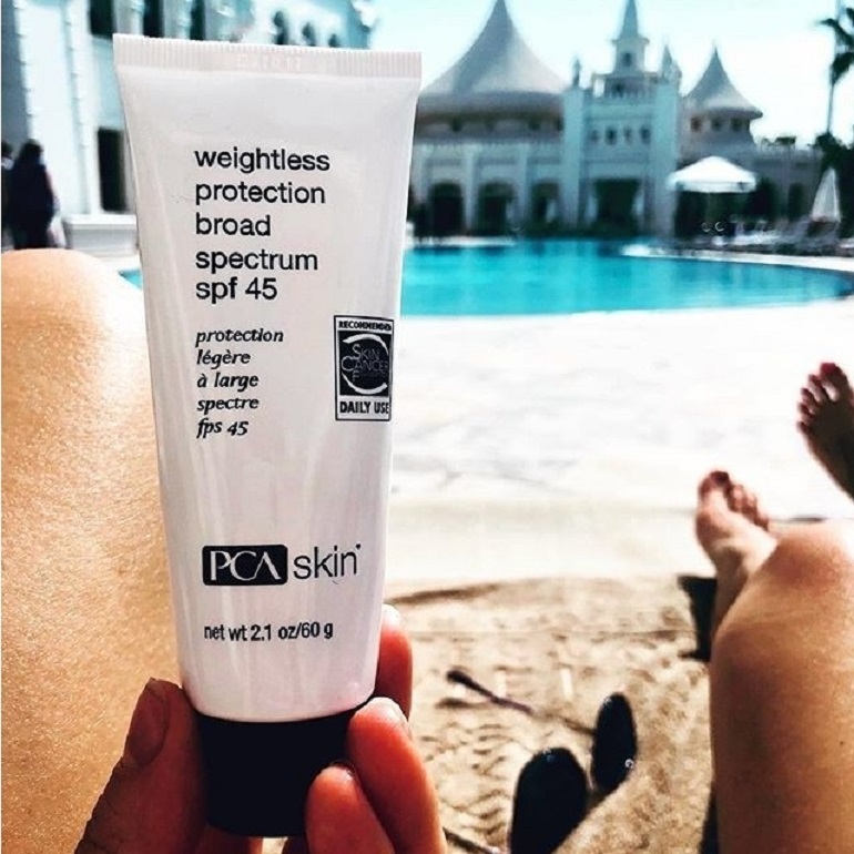 Kem chống nắng Weightless Protection Broad Spectrum SPF 45