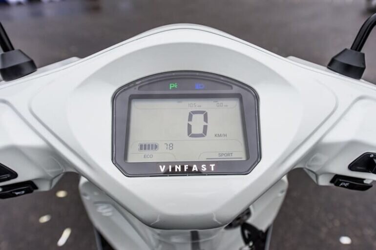 Xe máy điện VinFast sạc như thế nào