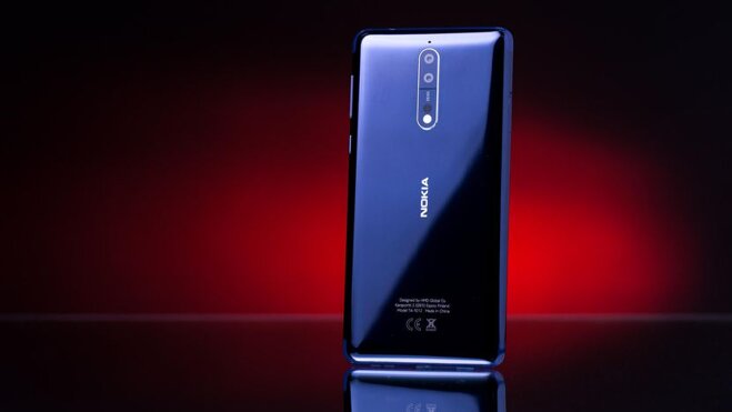 Mặt sau Nokia 8