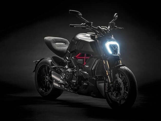 Xe Ducati Diavel 1260S có thiết kế cực kỳ hầm hố và mạnh mẽ