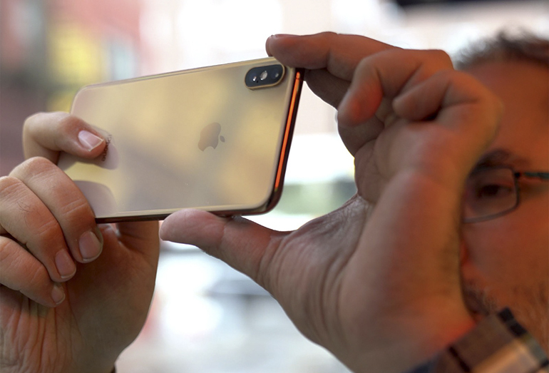 Apple trên con đường biến điện thoại iPhone thành món đồ 