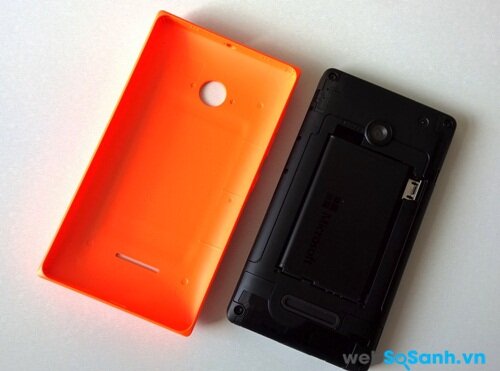 Pin của Lumia 435 có thể tháo rời