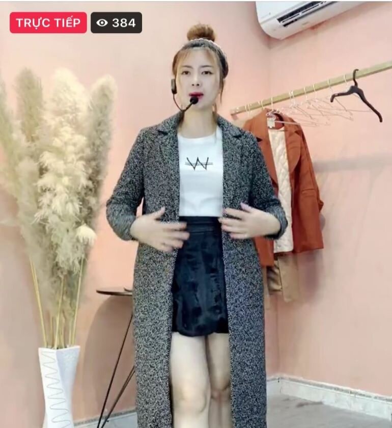 Có nên mua máy trợ giảng nào để livestream bán hàng không?