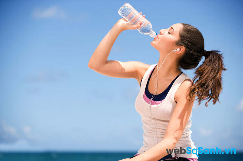 Uống thêm nhiều nước để thải vi khuẩn ra khỏi cơ thể