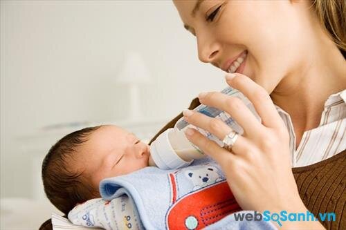 Sữa bột Diamond Newborn & Baby bổ sung các dưỡng chất giúp bé phát triển trí não