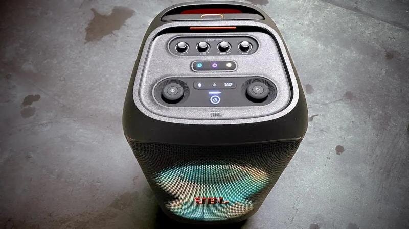 JBL PartyBox Stage 320: “Cỗ máy” khuấy động mọi bữa tiệc, âm thanh mạnh mẽ, thiết kế bền bỉ