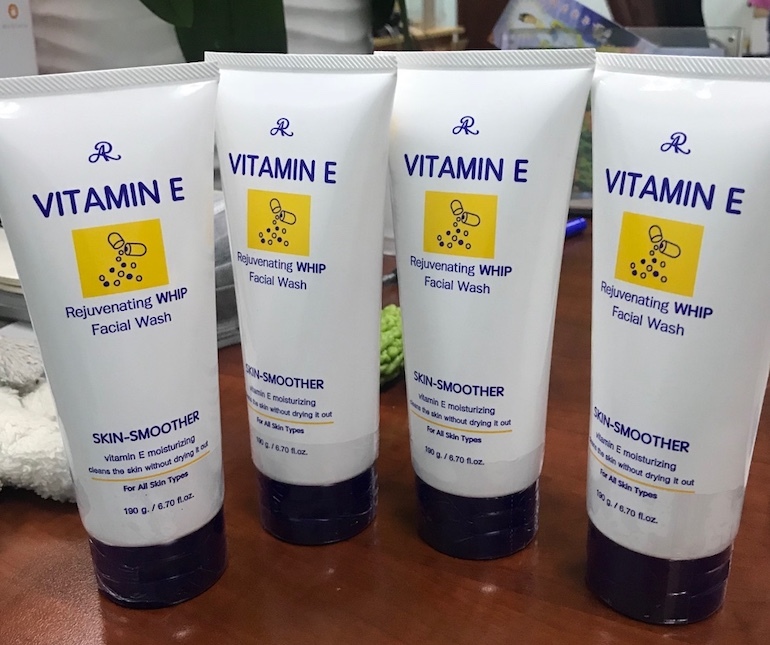 Sữa rửa mặt Vitamin E từ Thái Lan