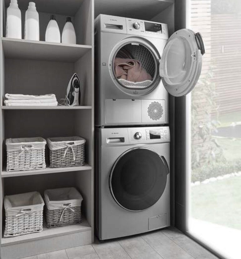 Bạn có thể xếp chồng máy giặt và máy sấy lên nhau để tiết kiệm diện tích