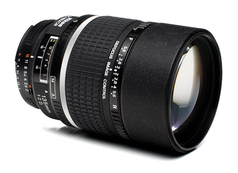 Lens chụp chân dung Nikon 135mm f2D