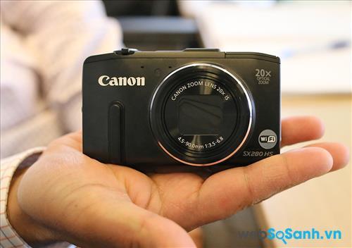 Máy ảnh compact Canon PowerShot SX280 HS có thiết kế nhỏ gọn, nhưng chắc chắn nhờ thân được làm bằng kim loại