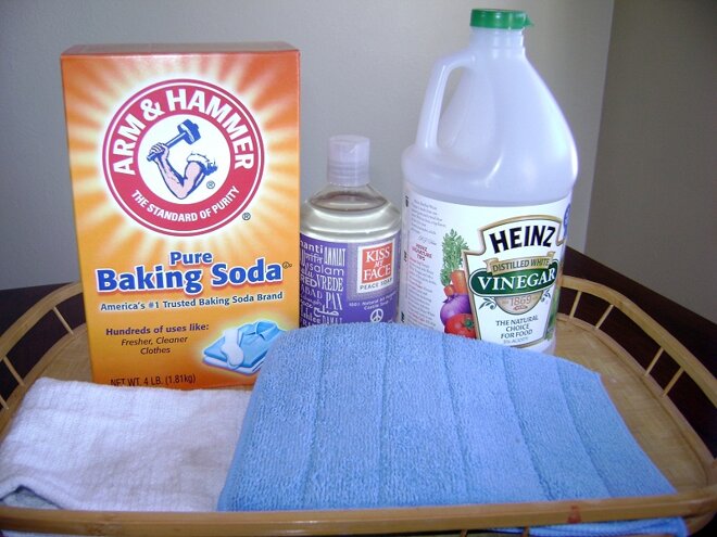 Vệ sinh lưới lọc máy hút mùi bằng baking soda