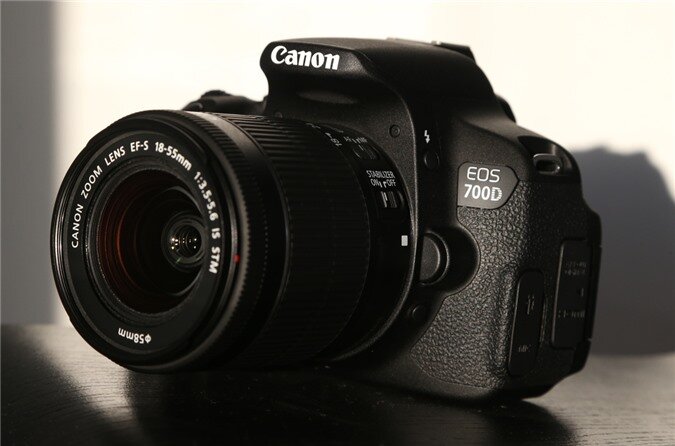 https://review.websosanh.net/Images/Uploaded/Share/2014/12/21/So-sanh-Nikon-D5300-voi-Canon-EOS-700DMay-anh-cho-nguoi-moi-bat-dau-P2_1.jpg