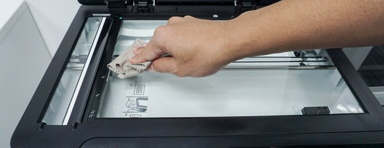 Chăm sóc và bảo dưỡng hàng ngày máy photocopy văn phòng.