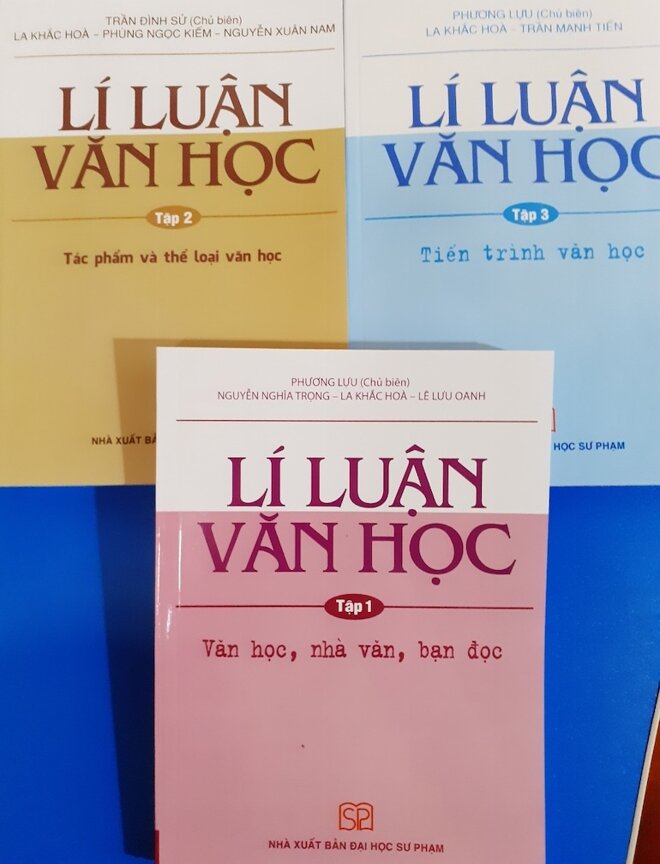 Sách lý luận văn học là gì?