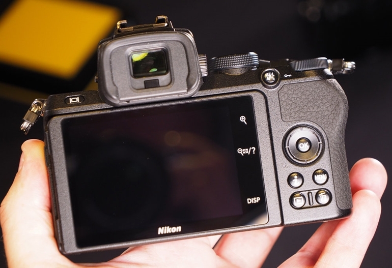 mặt sau máy ảnh Nikon Z50