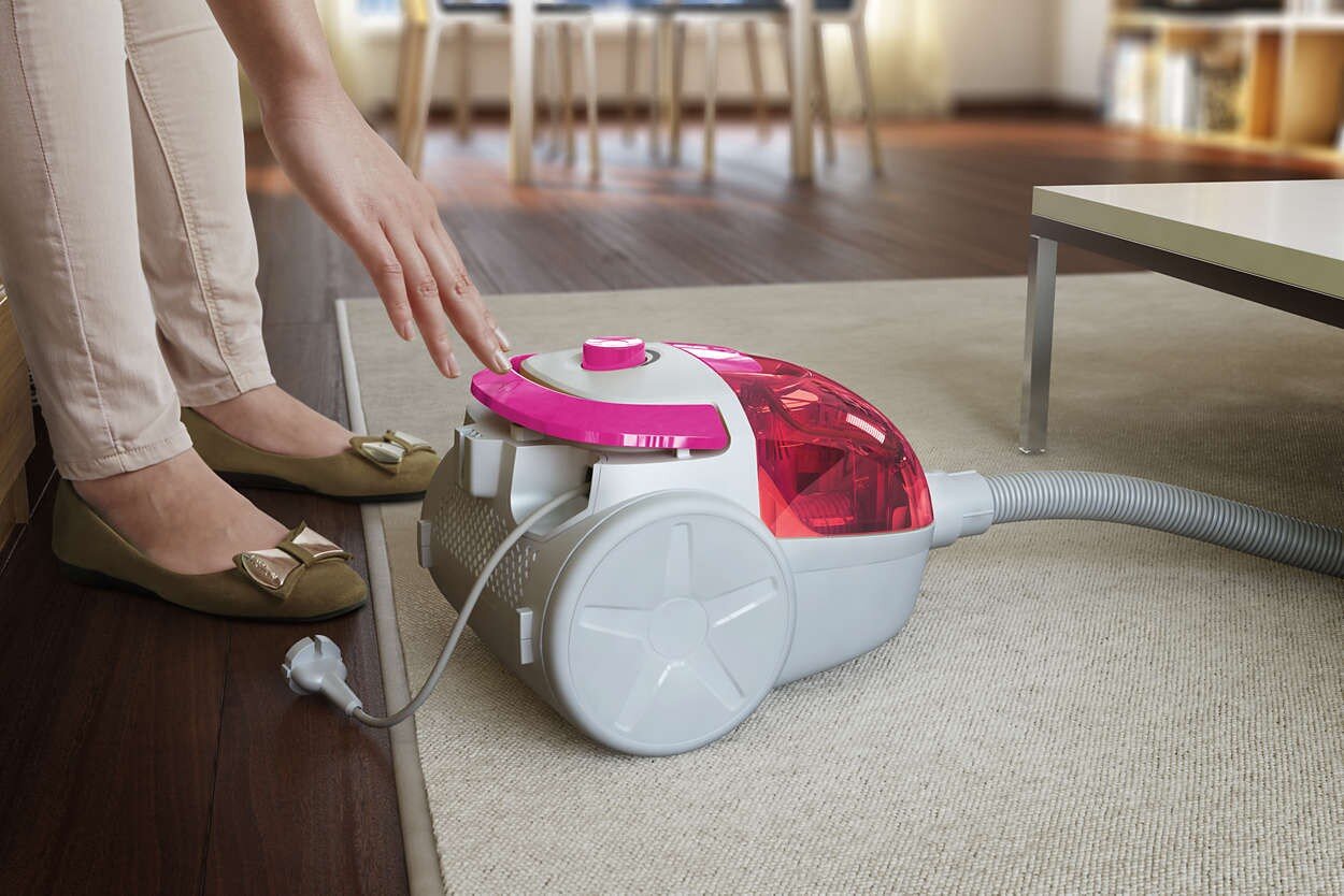Máy hút bụi gia đình giúp vệ sinh nhà cửa nhanh chóng và hiệu quả