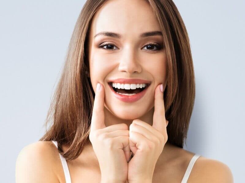 Băn khoăn có nên bọc răng sứ hay không