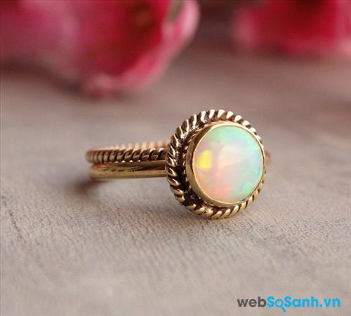 Đá Opal được coi là khơi nguồn cảm hứng cho các cô dâu Thiên Bình Đá Opal được coi là khơi nguồn cảm hứng cho các cô dâu Thiên Bình