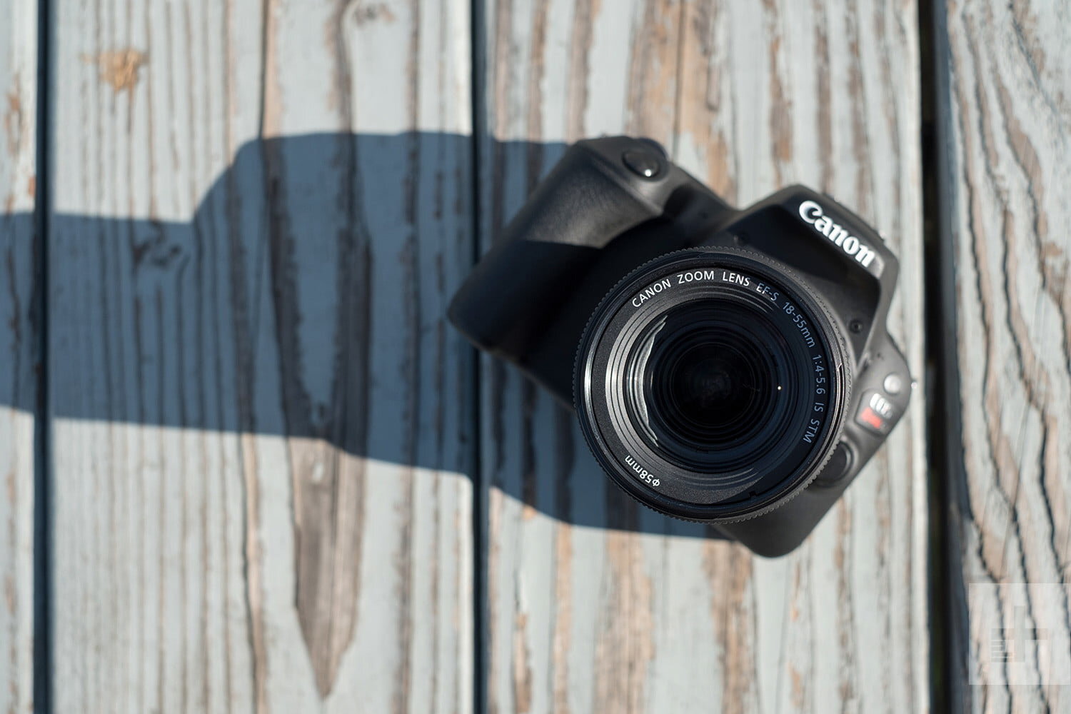 Chiếc máy ảnh Canon EOS Rebel SL2 dành cho những người mê xê dịch