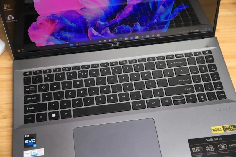 Bàn phím và touchpad Acer Swift Go 16 2023