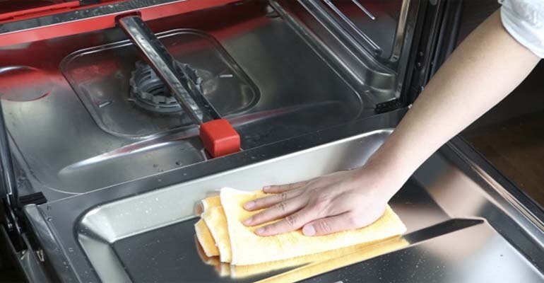 Vệ sinh lồng và thân máy rửa bát Vệ sinh máy rửa bát
