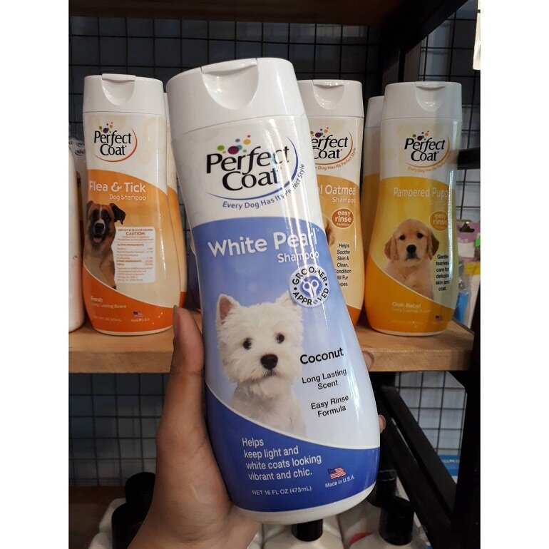 Perfect Coat shower gel for white-haired dogs