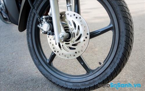 Honda Blade 110 có phiên bản vành đúc và vành nan hoa Honda Blade 110 có phiên bản vành đúc và vành nan hoa