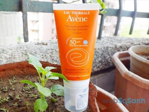 kem chống nắng Avene Very High Protection Emulsion SPF50+ 