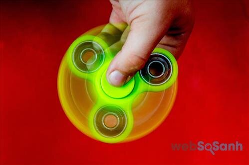 Chơi Fidget Spinner như thế nào