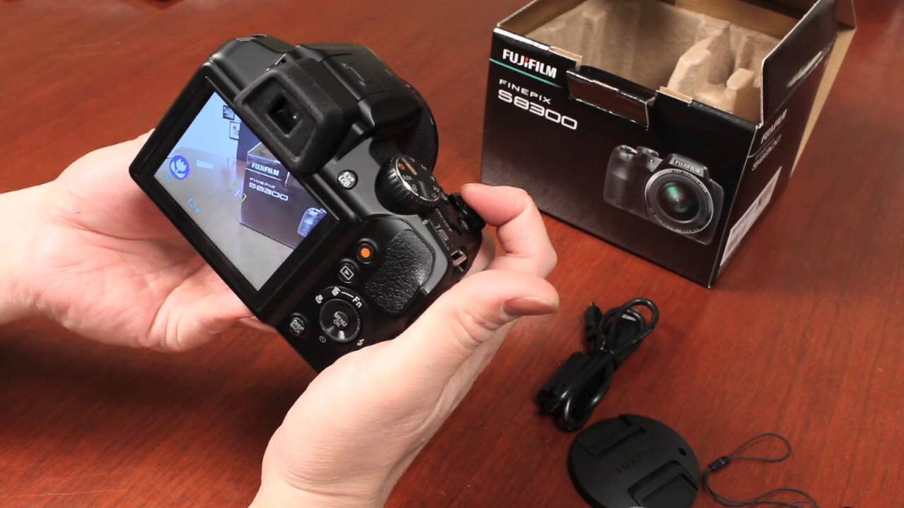 Máy ảnh Fujifilm S8600 rất gọn nhẹ nên có thể dễ dàng mang theo bên mình. 