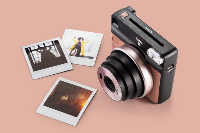 Thiết kế sang trọng của Fujifilm Instax SQUARE SQ6 Vàng