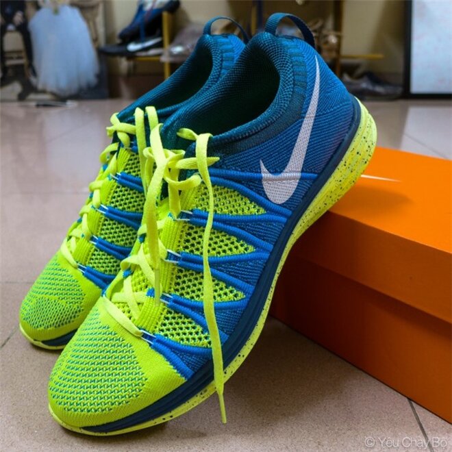 Nike Flyknit Lunar 2 sặc sỡ với 2 tông xanh phối hợp