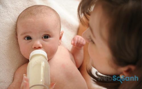 Mẹ nên chọn loại sữa mát giúp bé tiêu hóa tốt